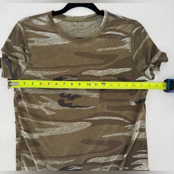 Zoe + Liv Women's Lightweight Crew Neck Camo T-Shirt - Picture 4 of 9